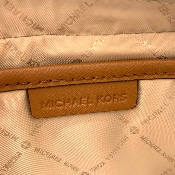 MICHAEL KORS JET SET LARGE EW CROSSBODY BAG IN VANILLA - Picture 9 of 12